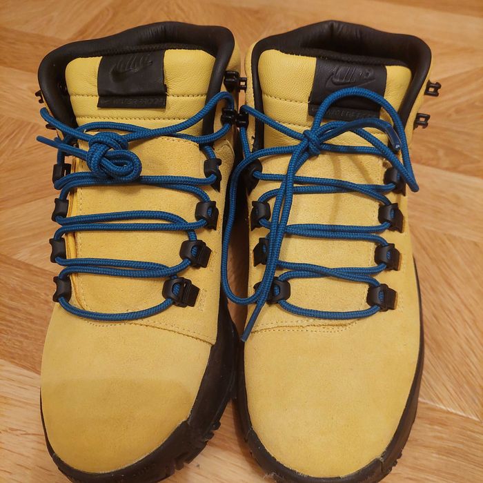 Продам осінні ботінки Nike