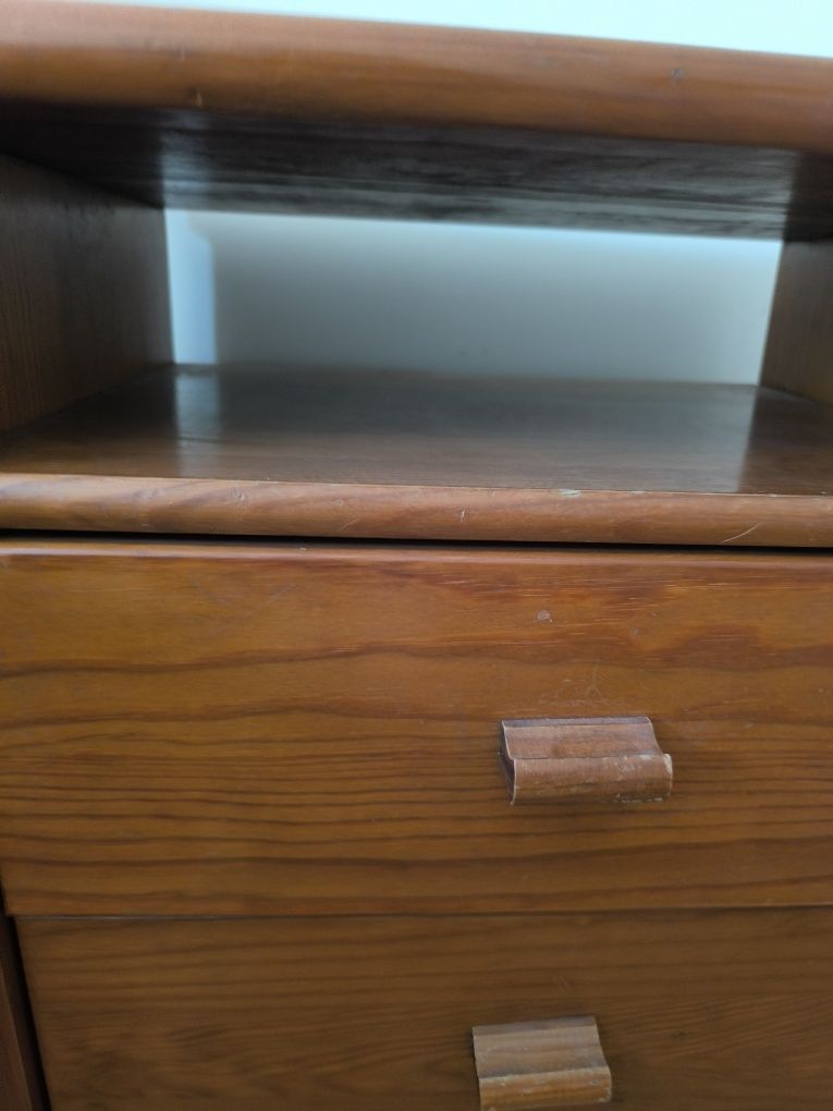 Cama + colchão + estrado + mesa de cabeceira
