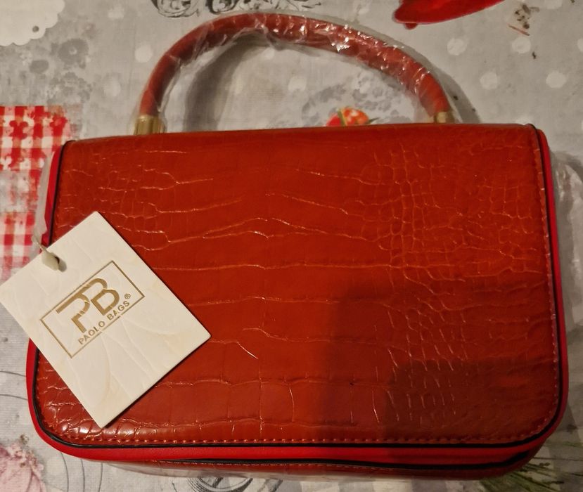 Malas  novas nunca usadas