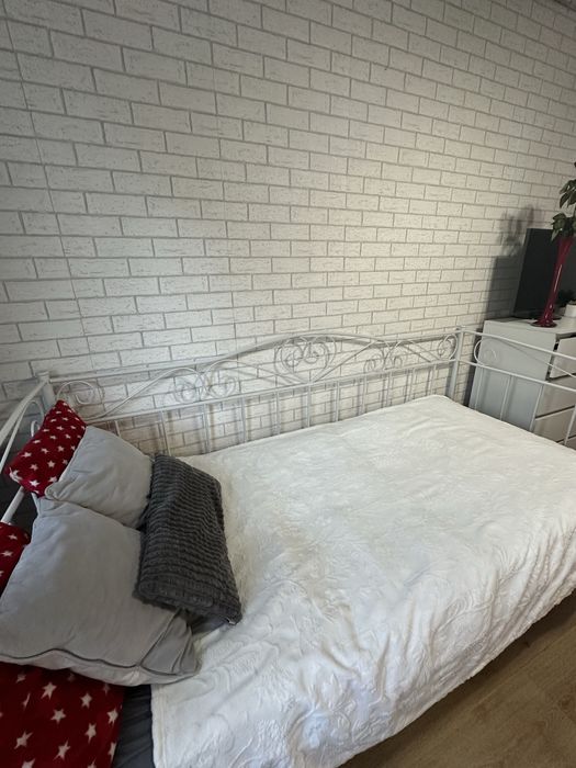Rama łóżka biała metalowa glamour