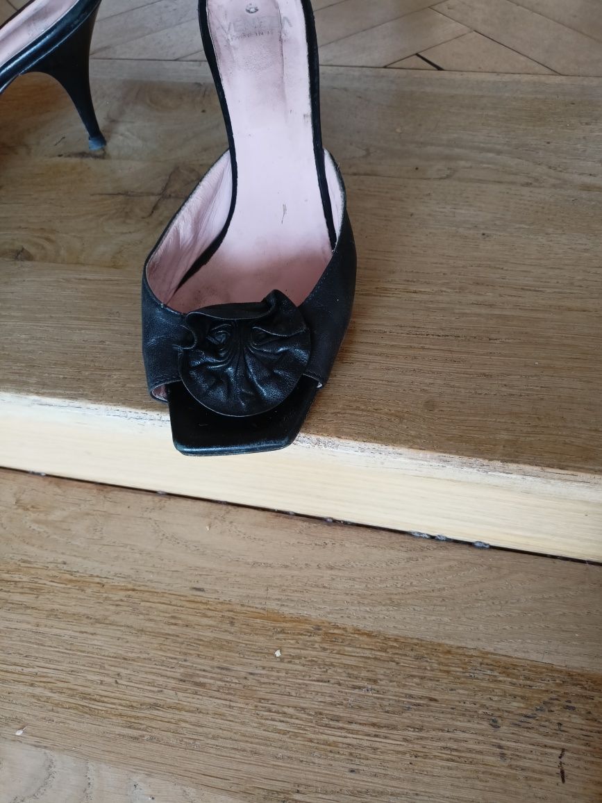 Klapki eleganckie że skóry Venezia