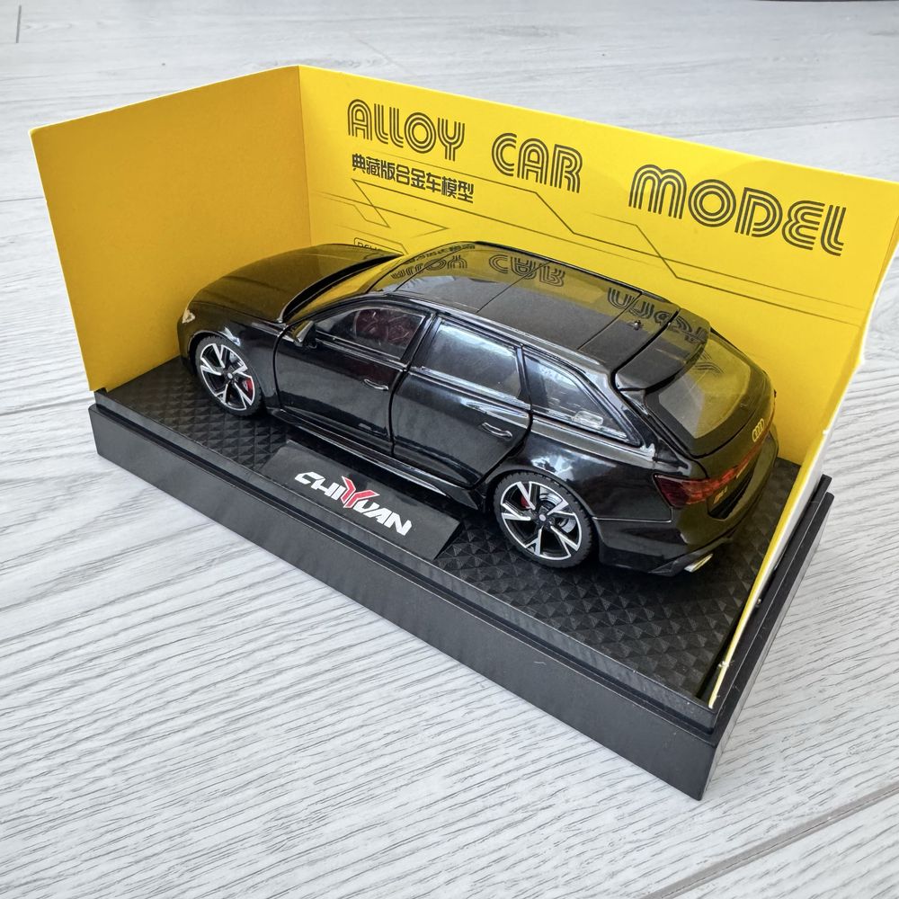 Колекційна модель автомобіля Audi RS6 • 1:32