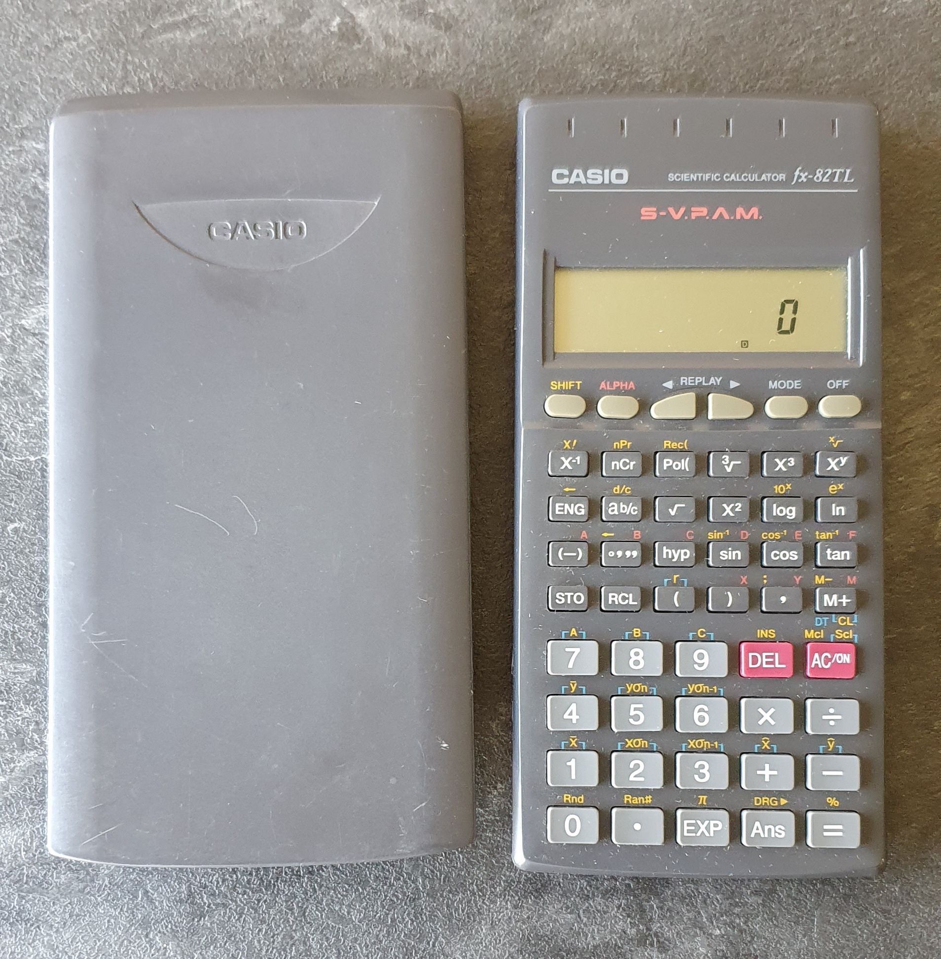 Calculadora Científica Casio FX-82TL