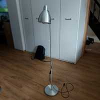 Lampa stojaca z żarówka