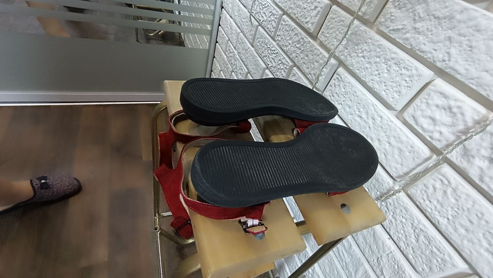 Продам босоножки