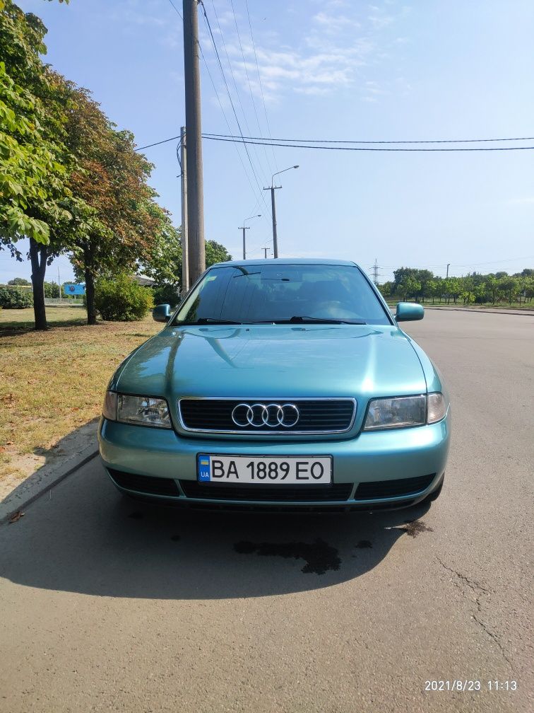 Audi A4 1.6 бензин.