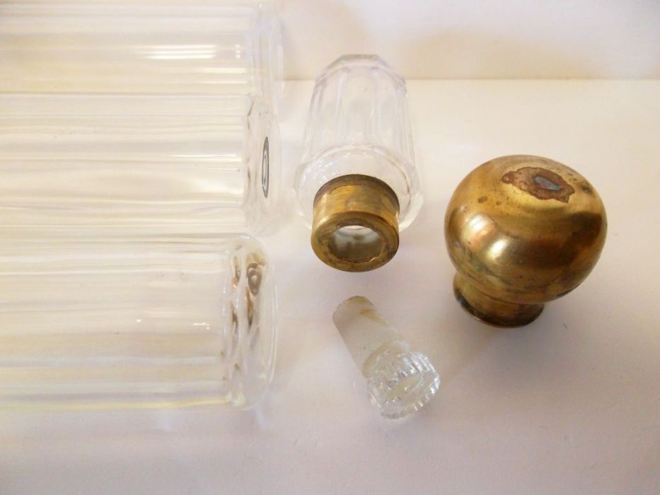 4 antigos frascos para cosméticos em cristal com latão