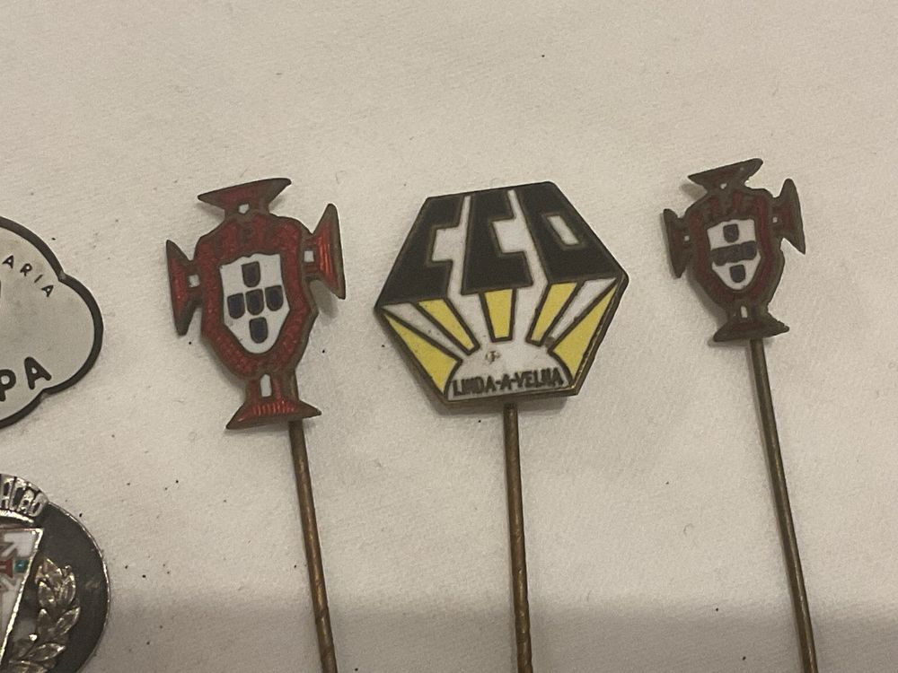 Pins antigos desportivos, outros e medalha