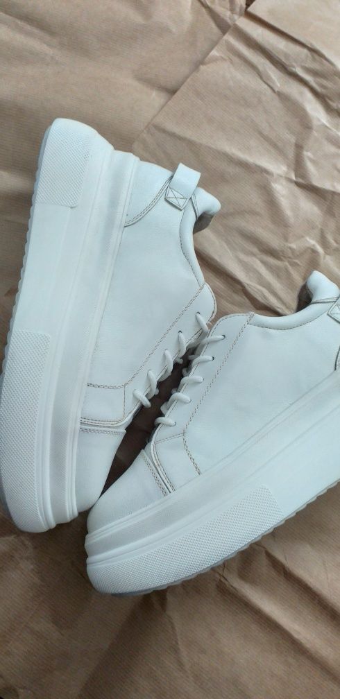 Білі кросівки 41 розмір
