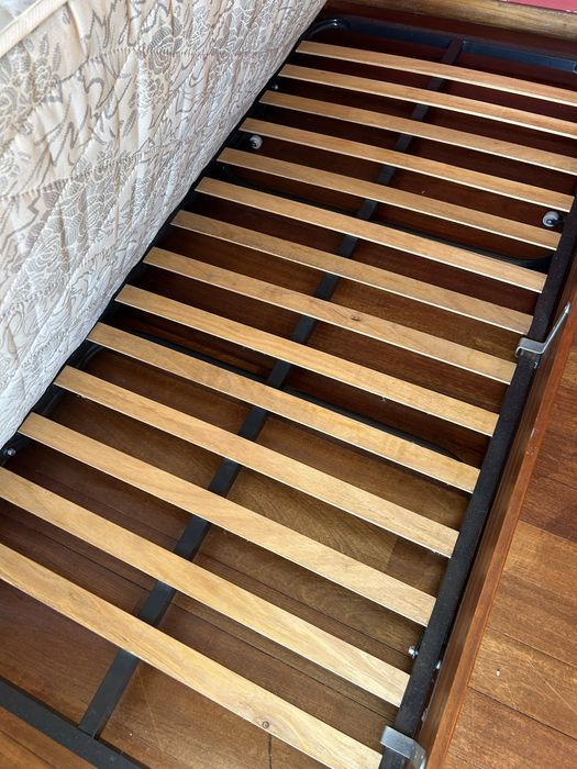 Cama solteiro + 2 colchoes otimos com opção de abrir p/ tamanho casal