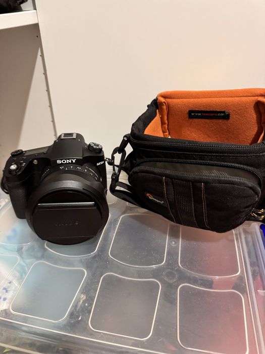 Máquina fotográfica Sony RX10 IV