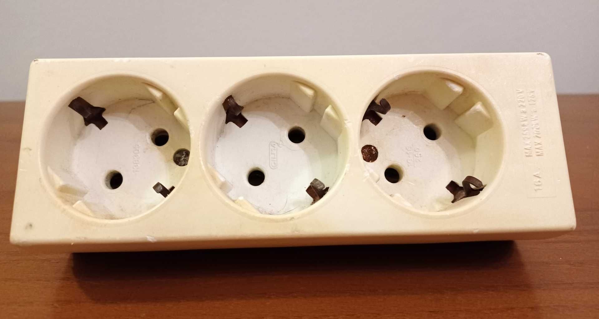 Ficha Tripla Frontal Branca
