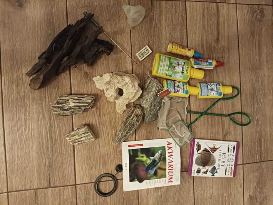 Akwarium dla rybek z szafką 60x24x36 + dodatki