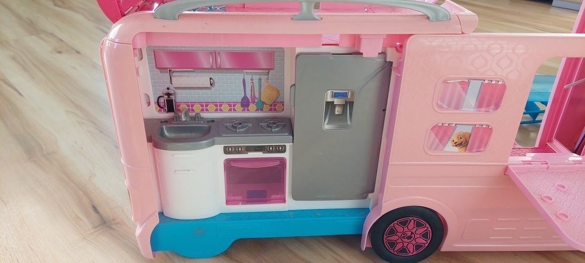 Kamper Barbie Dream z basenem