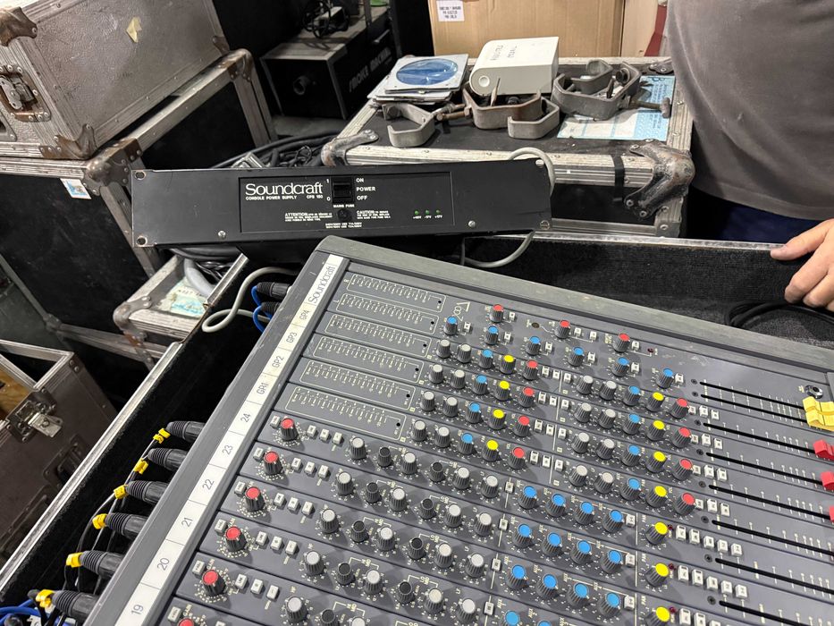 Mesa Mistura Soundcraft Delta 24/4/2