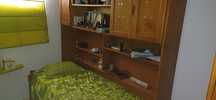 Quarto completo com duas camas uma de gavetao em mogno