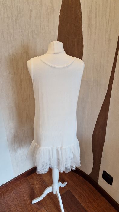 Letnia sukienka bez rękawków z falbanką Italy