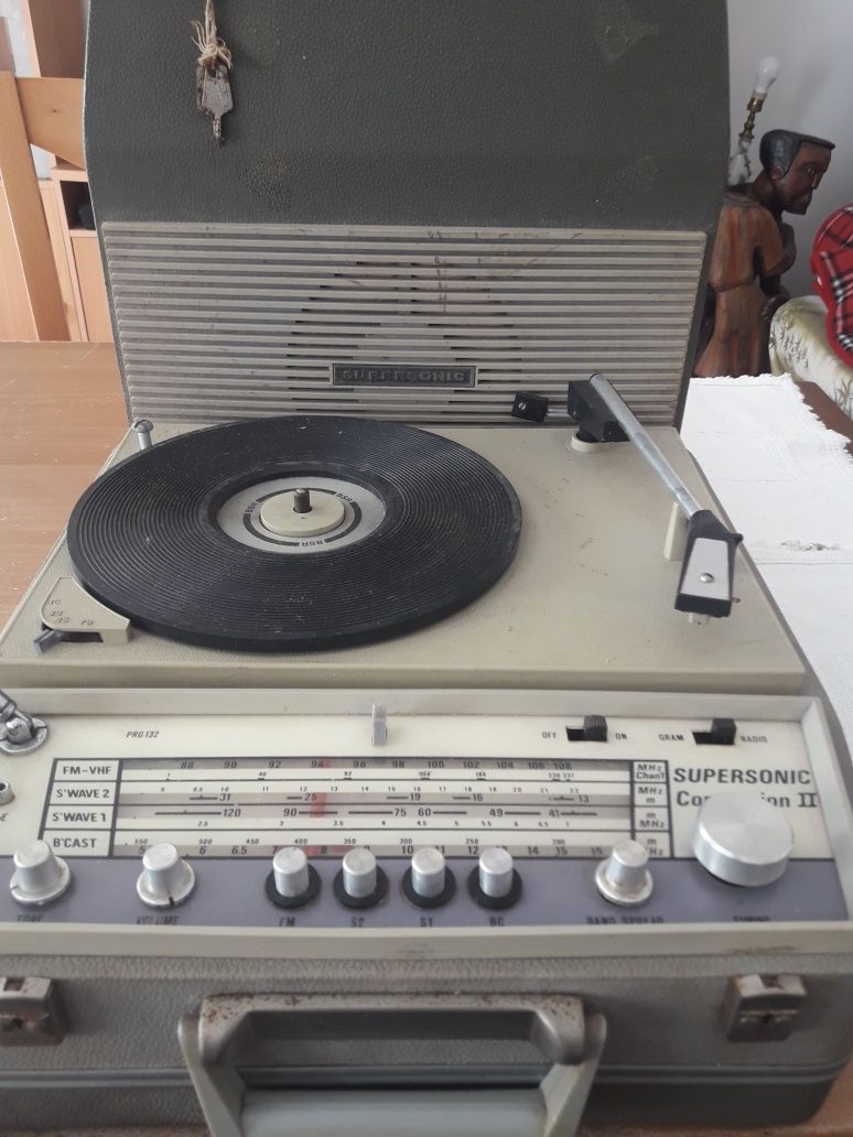 Gira disco e rádio
