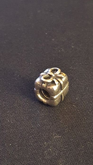 Charm Pandora Presente Inesquecível