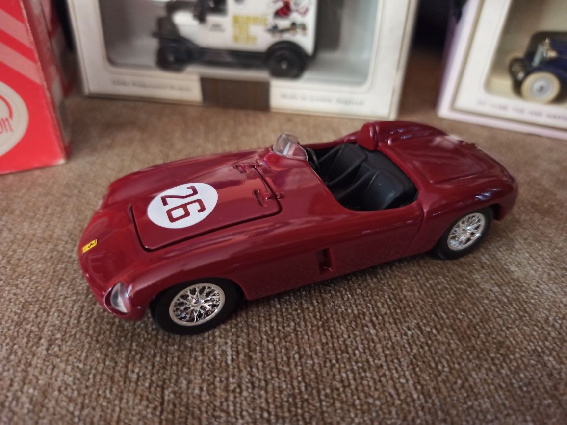 Model Ferrari 750 Monza 1/36