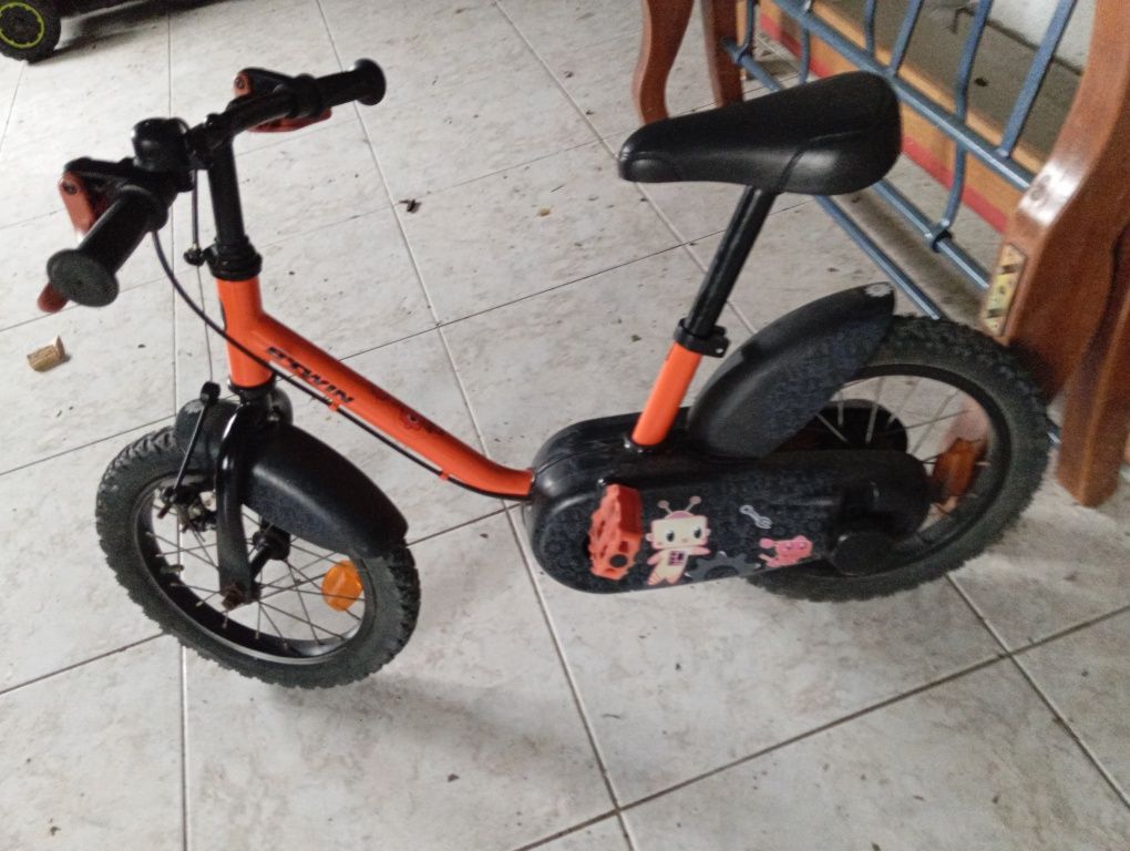 Bicicleta de criança como nova