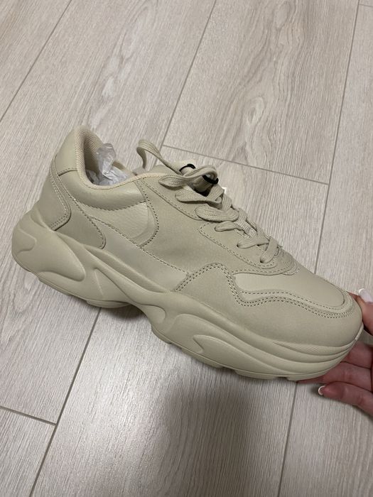 Продам чоловічі нові кросівки, Zara