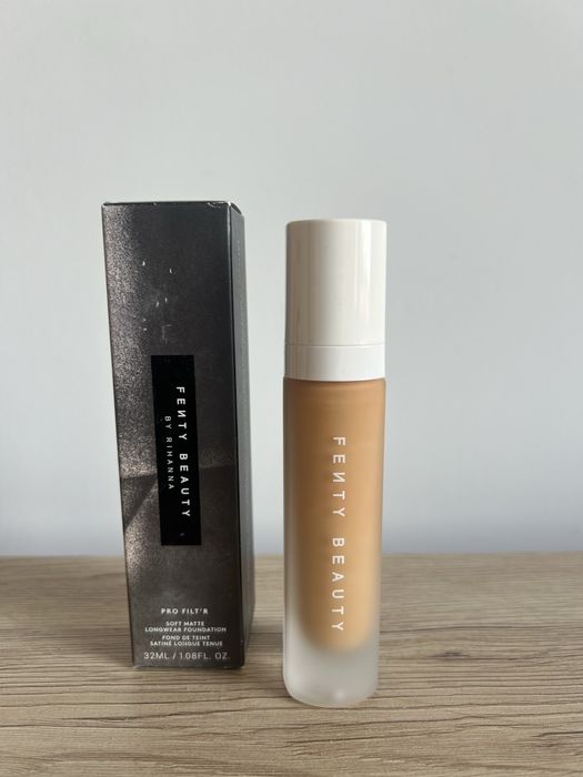 Fenty beauty podklady, kredki i korektory. Szminki z Too Faced
