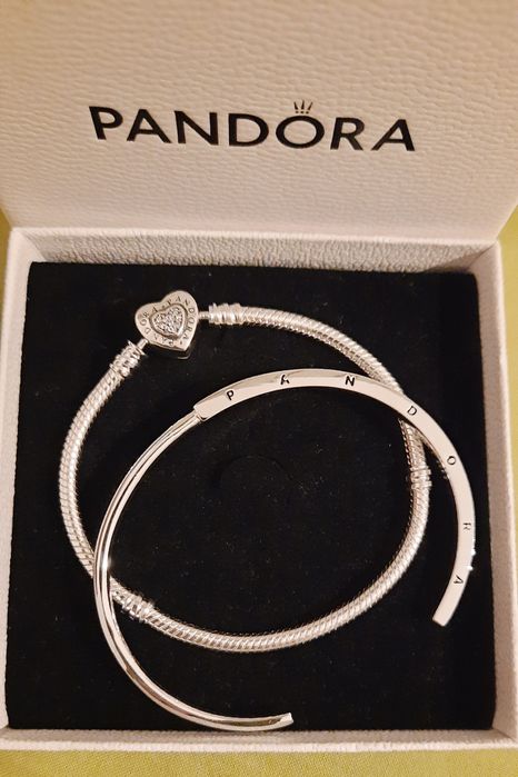 Pulseiras, charms e colares em prata