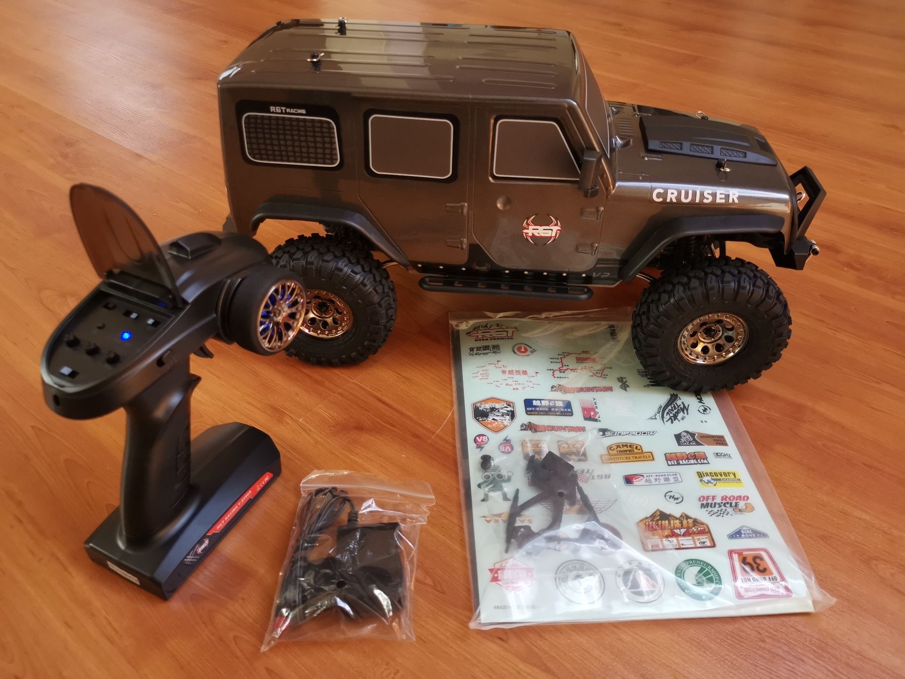 Carro telecomandado RC Jipe Rubicon Rock Crawler RGT 86100 V2 1:10 4x4