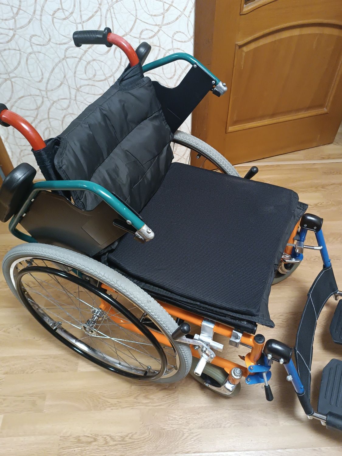 ИнваИнвалидная коляска,инвалидное кресло,інвалідний візок.інвалидне кр