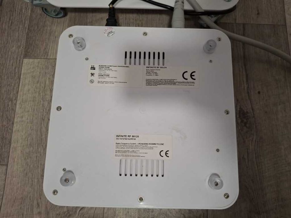 Sprzęt kosmetyczny INFINITE RF 50125 mikronakłucia, lifting