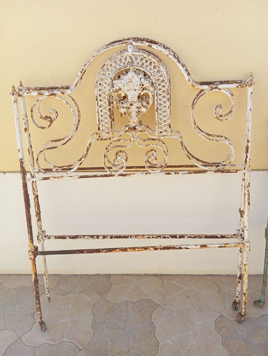 Cabeceiras de ferro antigas