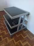 Móvel com 3 prateleiras 

Dimensões: 70 x 55 x 40