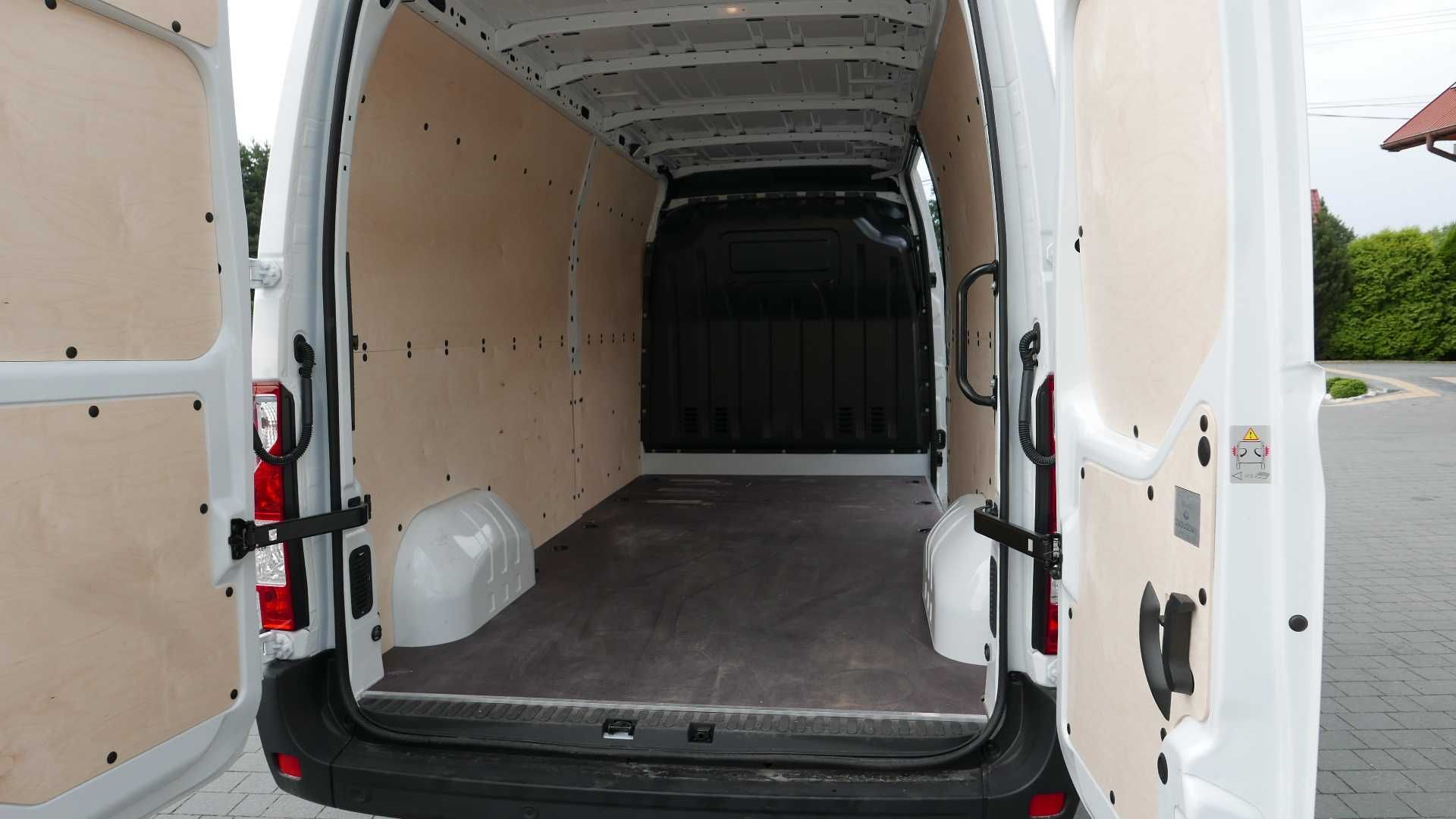 Wynajem aut dostawczych wypożyczalnia samochodów Renault Master Trafic