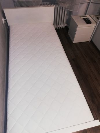 Łóżko z materacem 90x200