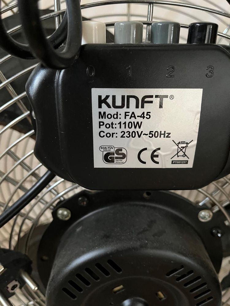 Ventoinha de Chão KUNFT FA-45 - Como Nova