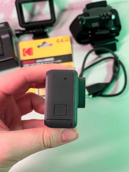 Екшн-камера GoPro HERO 6, з картою пам'яті на 64 ГБ.
