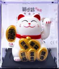 Maneki neko japoński azjatycki kot szczęścia machający łapką kotek