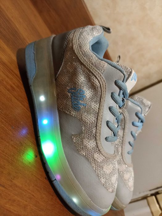 Дитячі бакитні кросівки на колесах,ролики,колоботи для діток 34_22,5см