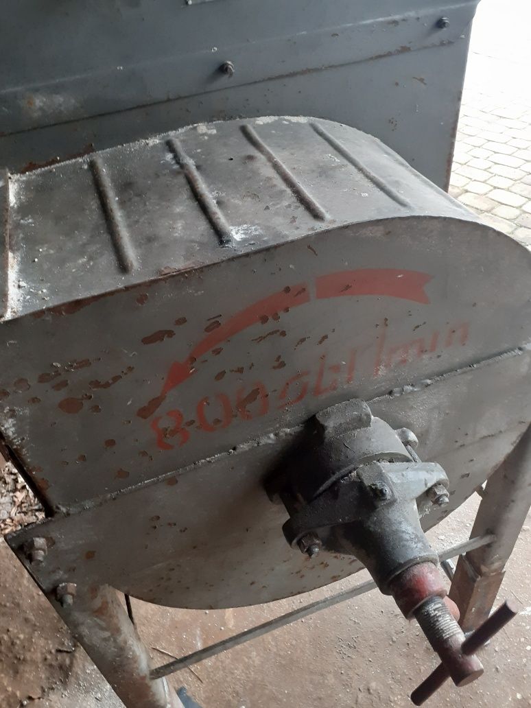 Sprzedam Młynek do mielenia zboża na kamienie