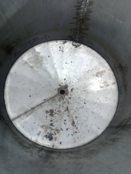 Ємкість з нержавіючої сталі 800 літрів.