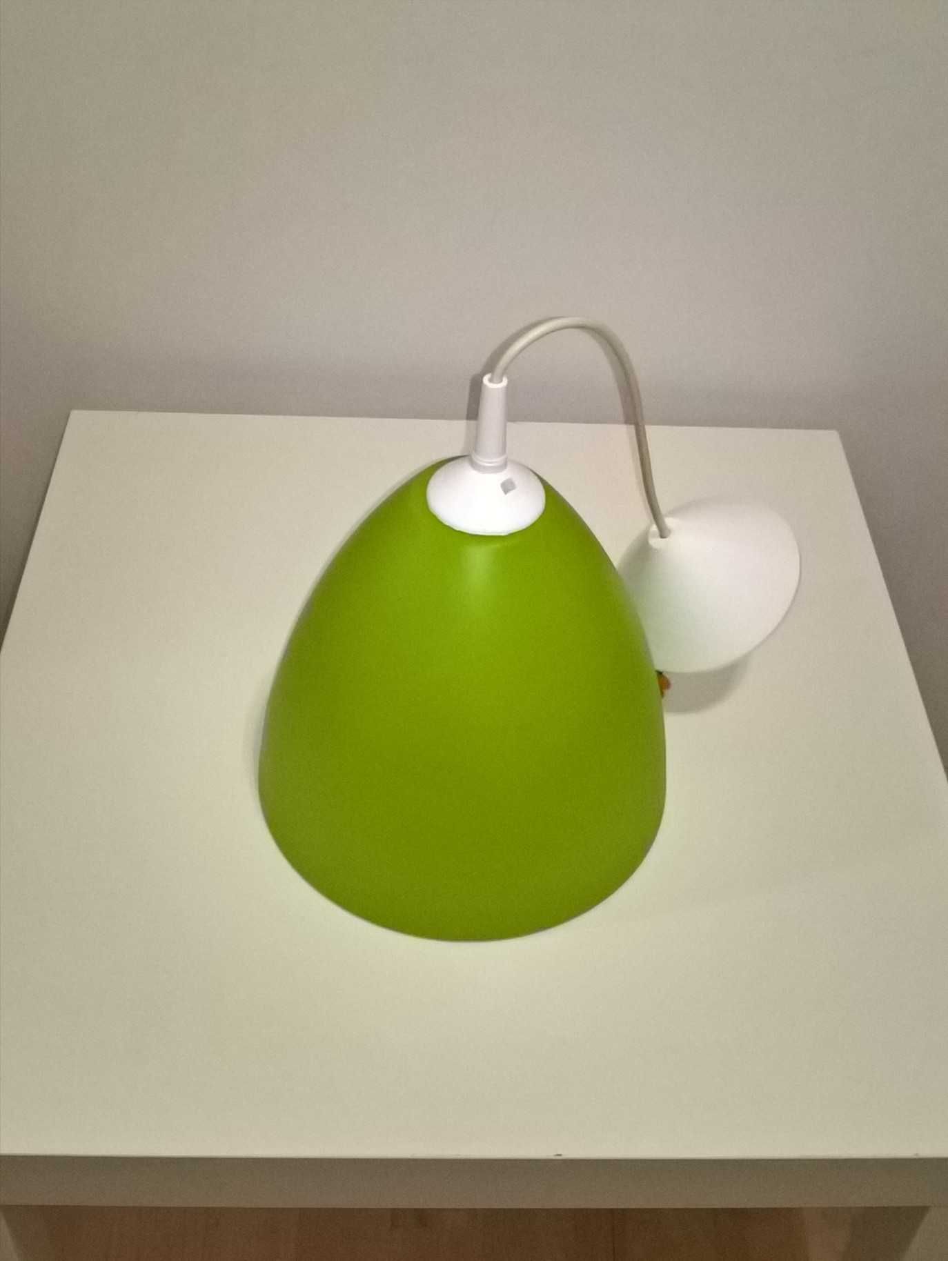 Lampa sufitowa w kolorze zielonym