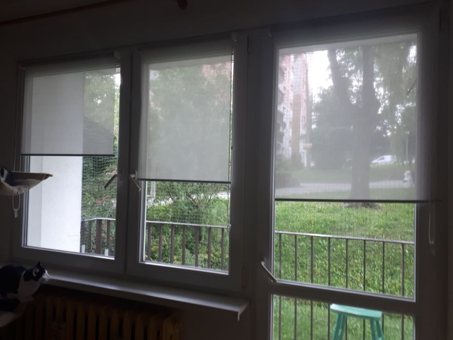 Rolety białe, komplet, dwa okna + balkon