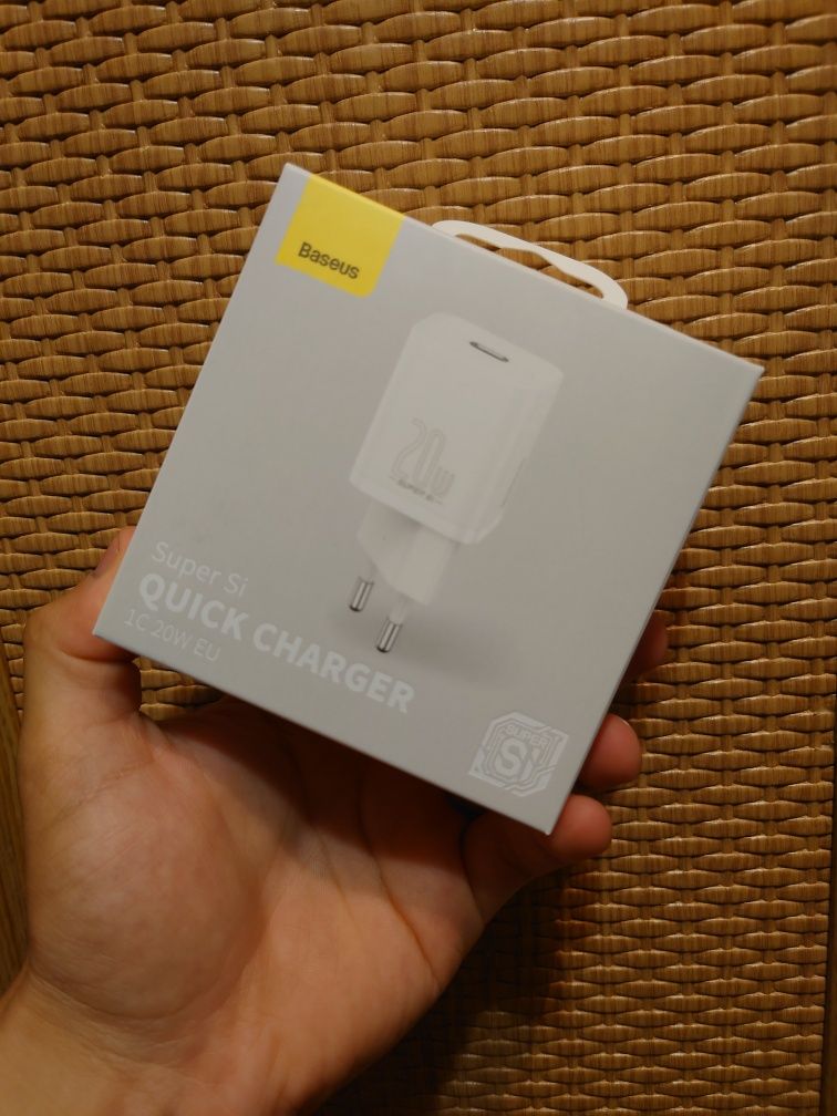 Зарядное устройство Pixel 8 Pro Baseus Super Si Quick Charger 20W