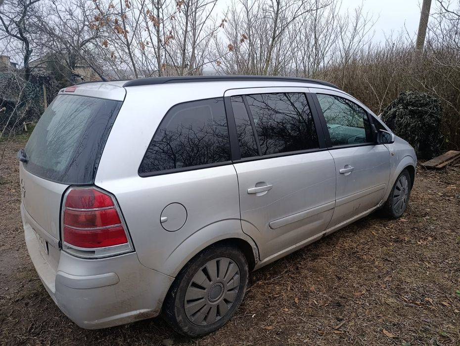 Опель зафіра б на повному ходу
