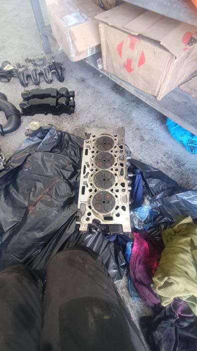 Пежо Головка і колектори  1.6 шістнадцять клапанів