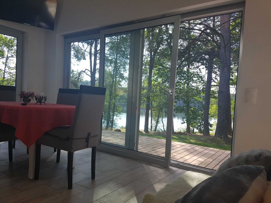 Domek nad samym jeziorem