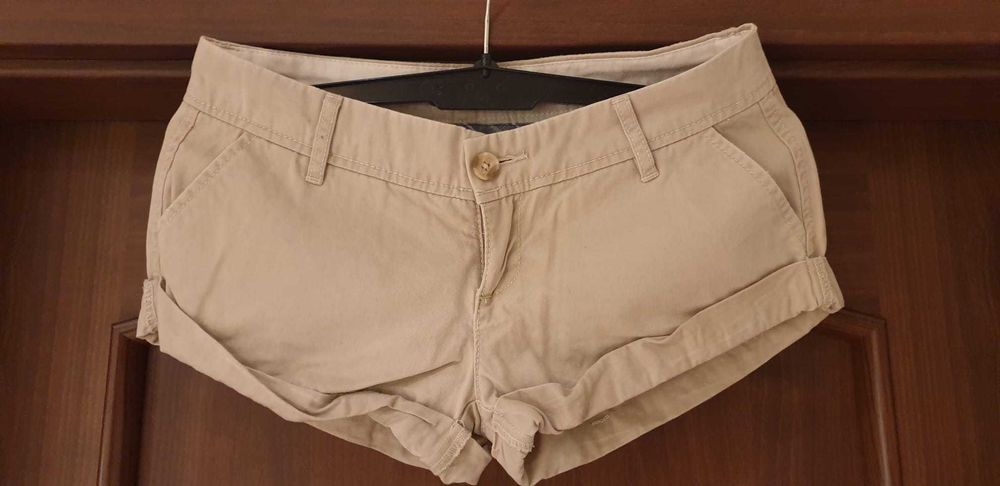 Krótkie spodenki Abercrombie & Fitch damskie -  beżowe roz. S