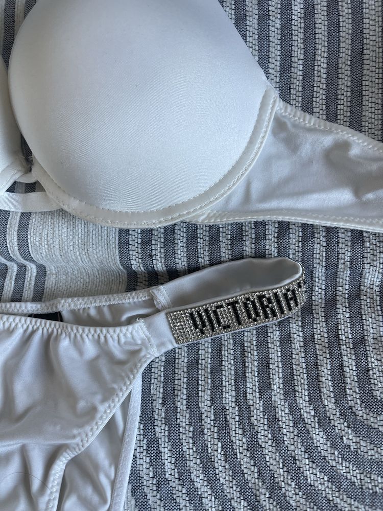 Набір нижньої білизни Victoria’s Secret труси бюсгальтер