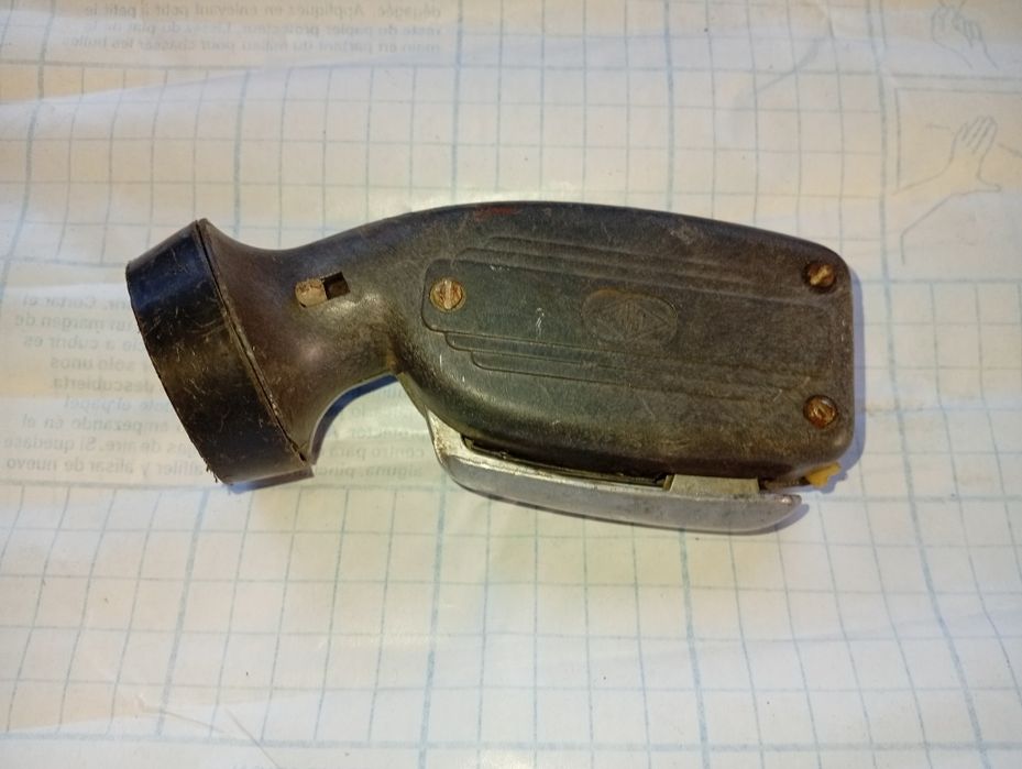 Ліхтар, робоче динамо. Ліхтар динамічний. Фонарь динамо.